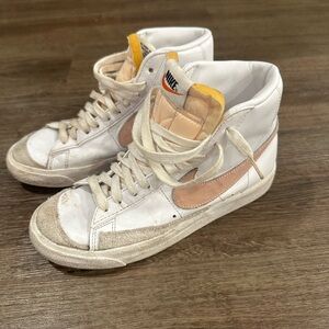 Nike Women's White and Peach Sneakers